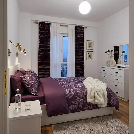 Sunlit Corner Appartement